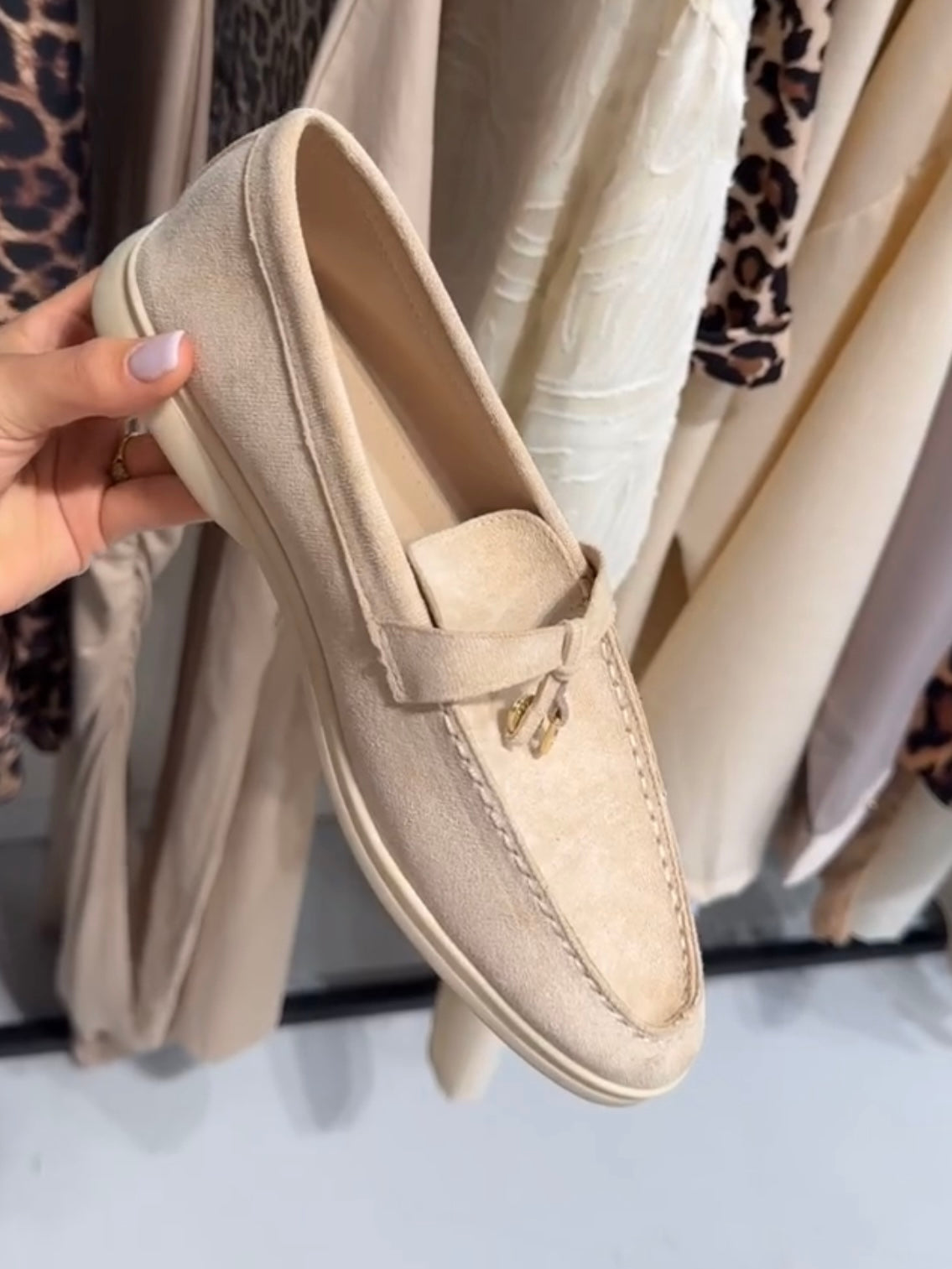 Flora loafers beige