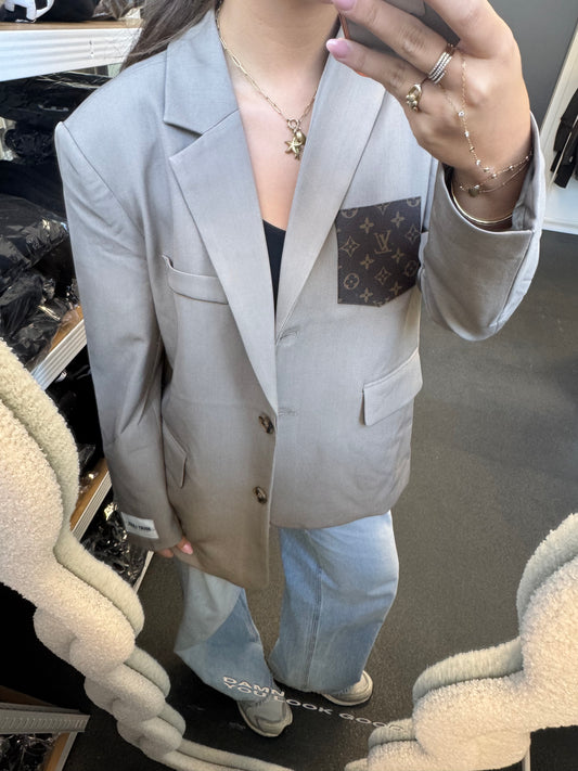 Edit 2 | Piece No.32 – Oversized Blazer [S/M or M/L]